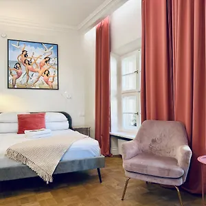 Mint Luxury At The Main Square Apartment